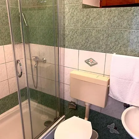 Apatrmani Tuta * Kukljica