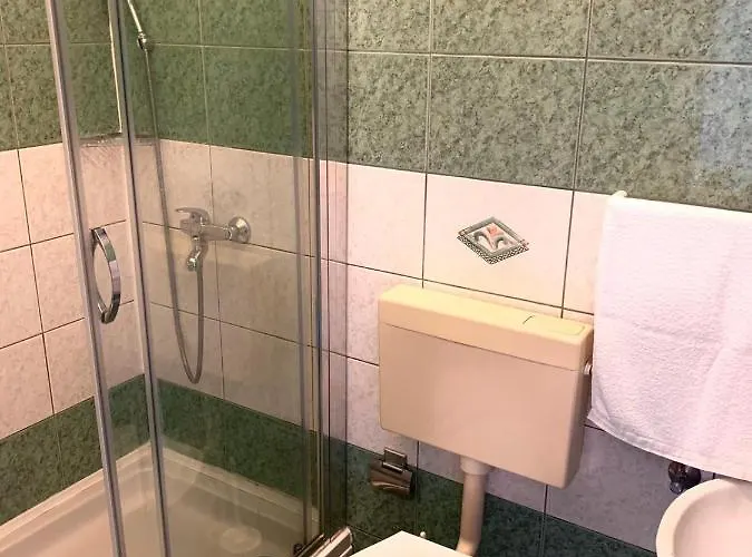 Apatrmani Tuta * Kukljica